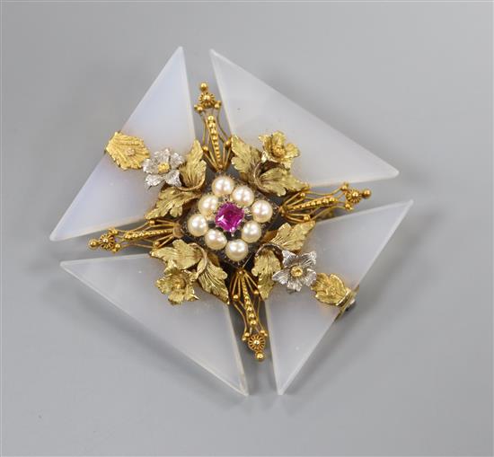 An early 19th century yellow metal, agate, pearl and ruby mourning pendant in the form of a Maltese Cross, 44mm.